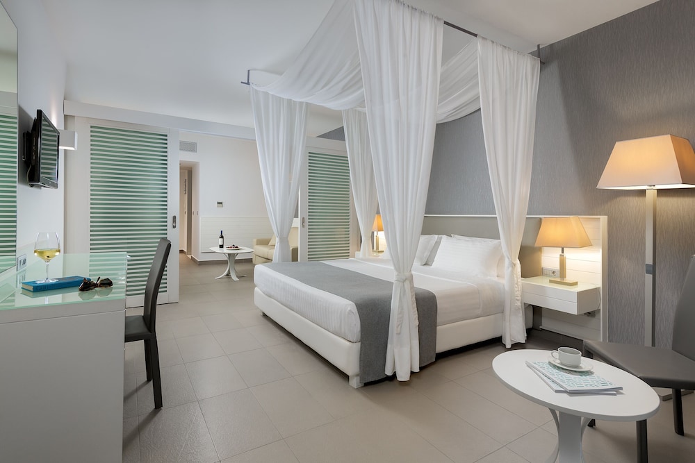 Junior Suite, Sea View - Photo 1