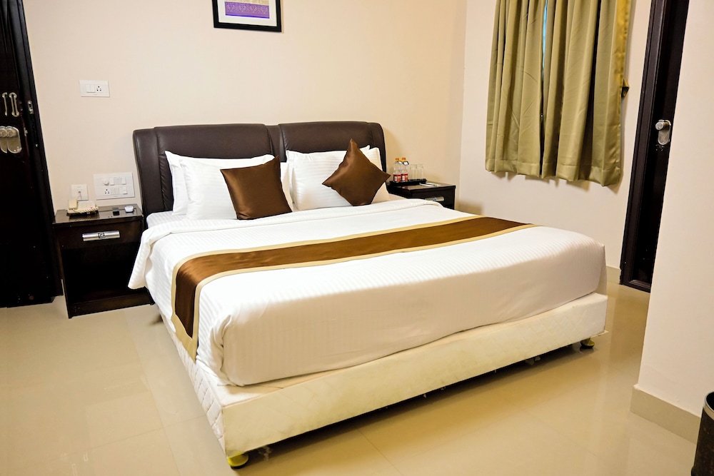 Family Room, 2 Bedrooms, City View