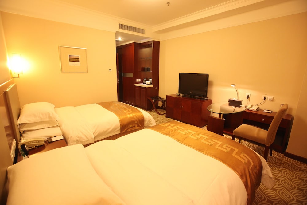 Standard Twin Room thumbnail 6