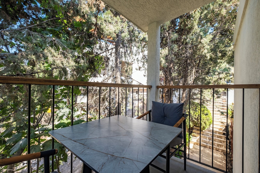 Standard Double Room, Partial Sea View
