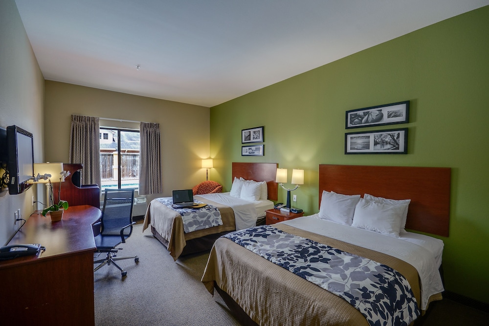 Standard Room, 2 Queen Beds - Photo 1