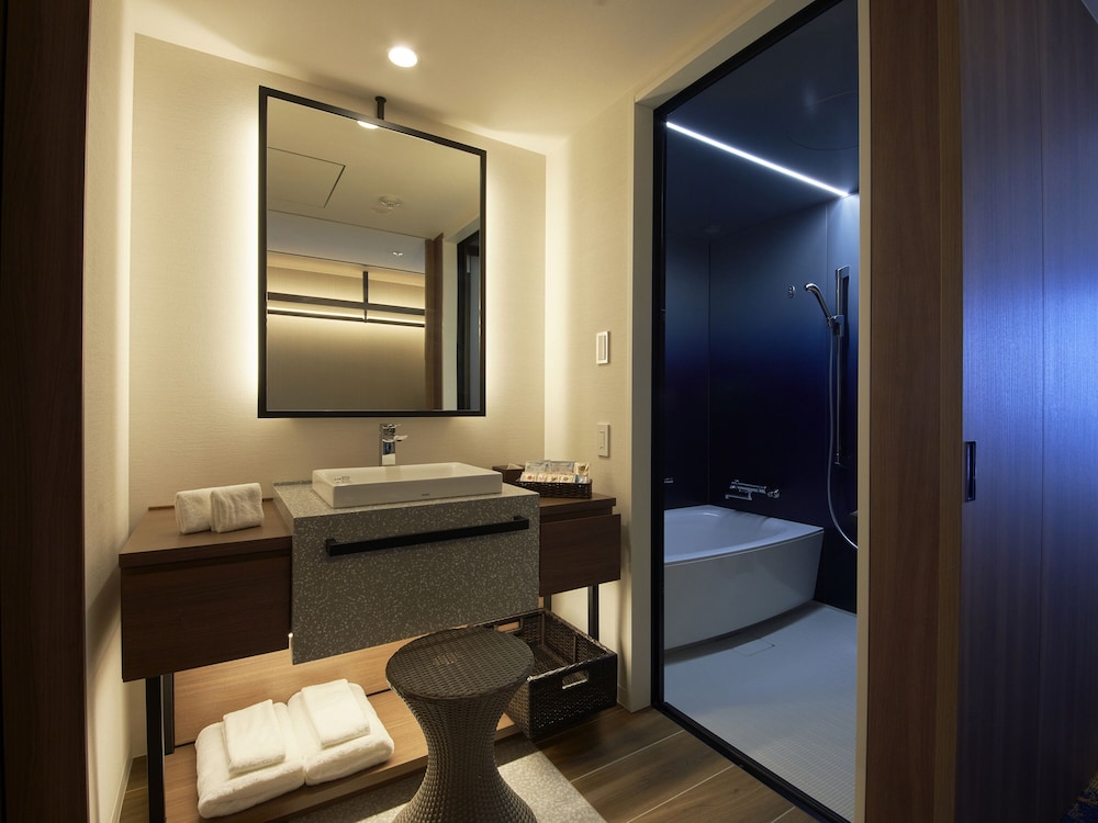 Deluxe Hollywood Twin Room, Non Smoking (With Club Pool & Lounge Access) - Photo 31