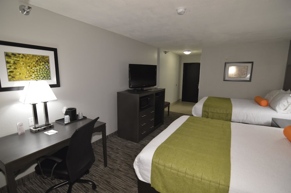 Standard Room, 2 Queen Beds, Non Smoking, Refrigerator & Microwave photo 2