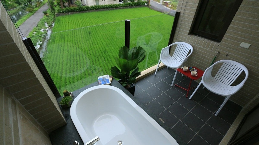 Deluxe Double Room, Bathtub photo 1