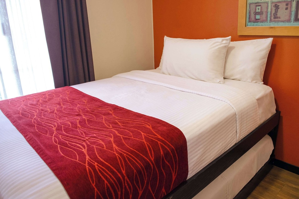 Suite, Multiple Beds, Non Smoking (Efficiency, Upgrade) photo 1