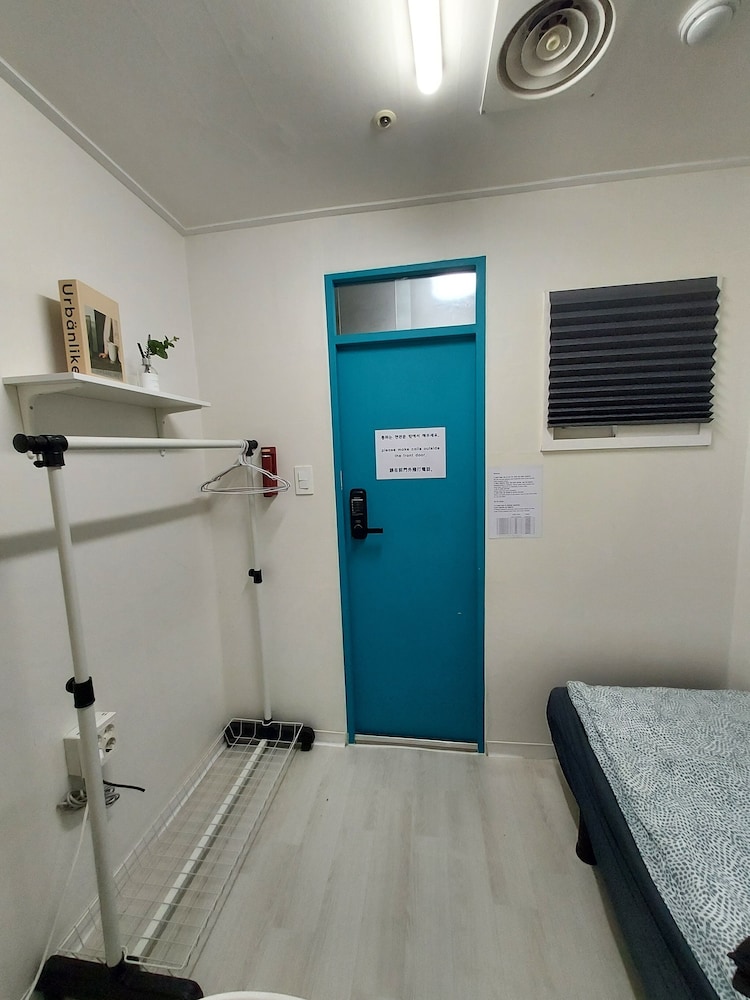 Deluxe Room, Women only, Non Smoking, Shared Bathroom(307)(Self check-In Hotel,Please contact HOTEL)