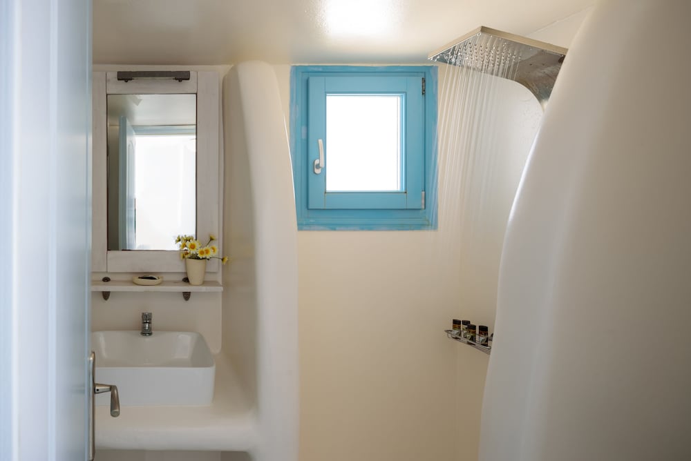 Comfort Suite with Caldera View - Photo 11