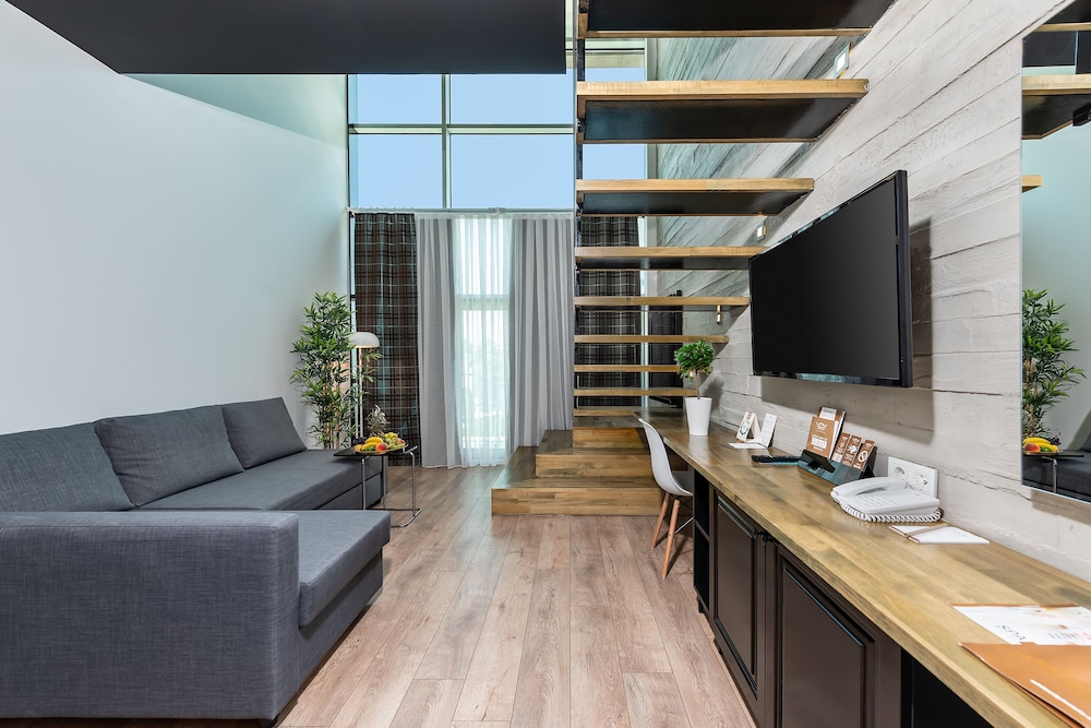 Superior Loft Family Room (2 Bathroom)