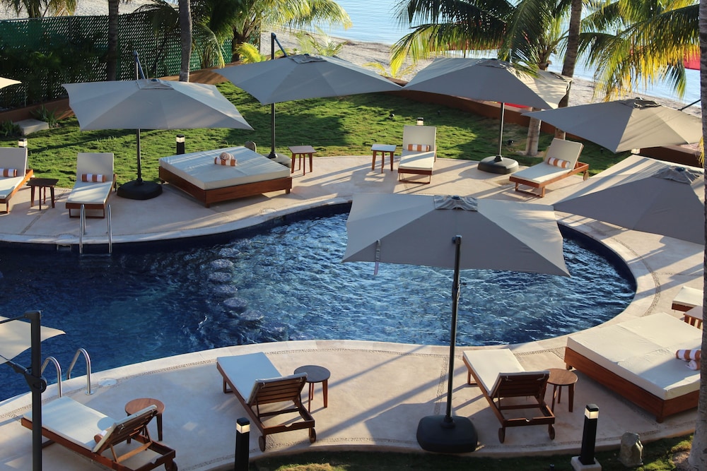 Belo Deluxe Suite King Bed - Adults Only