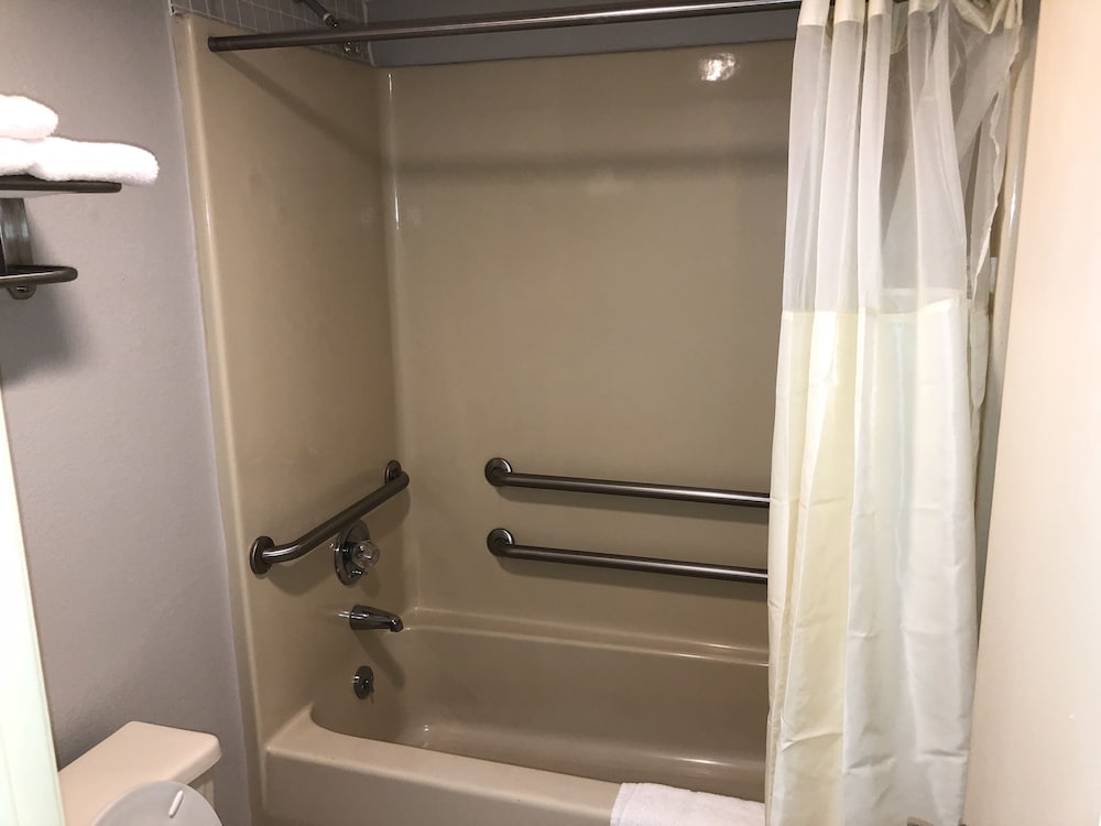 Standard Room, 1 King Bed, Non Smoking - Photo 2