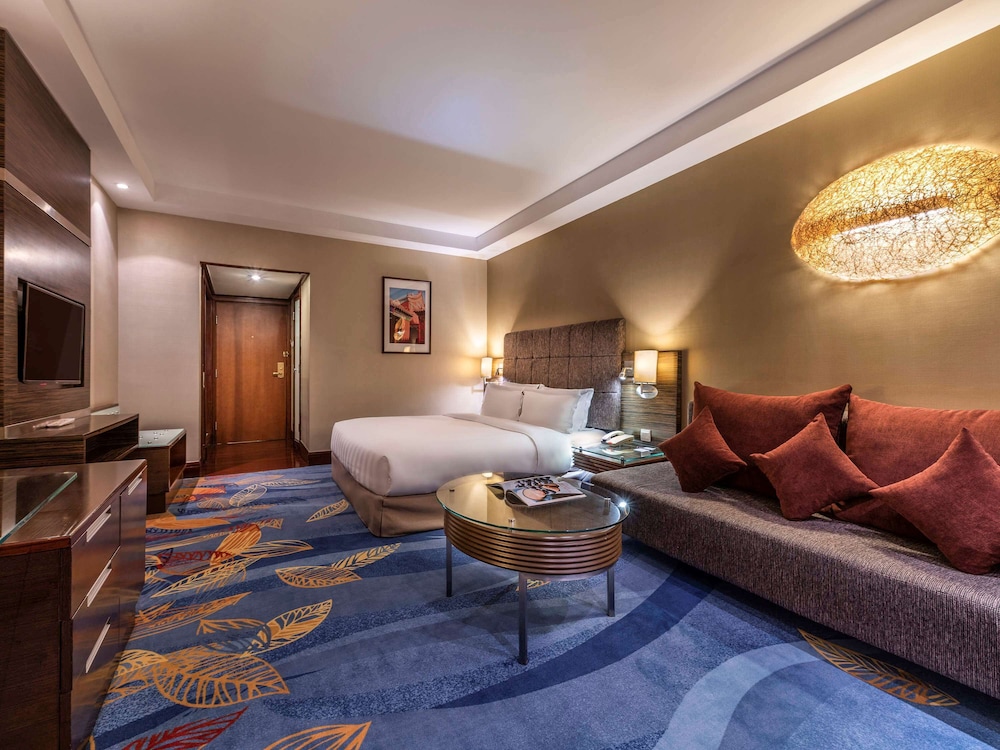 Premier Room, 1 King Bed (Executive) - Photo 1