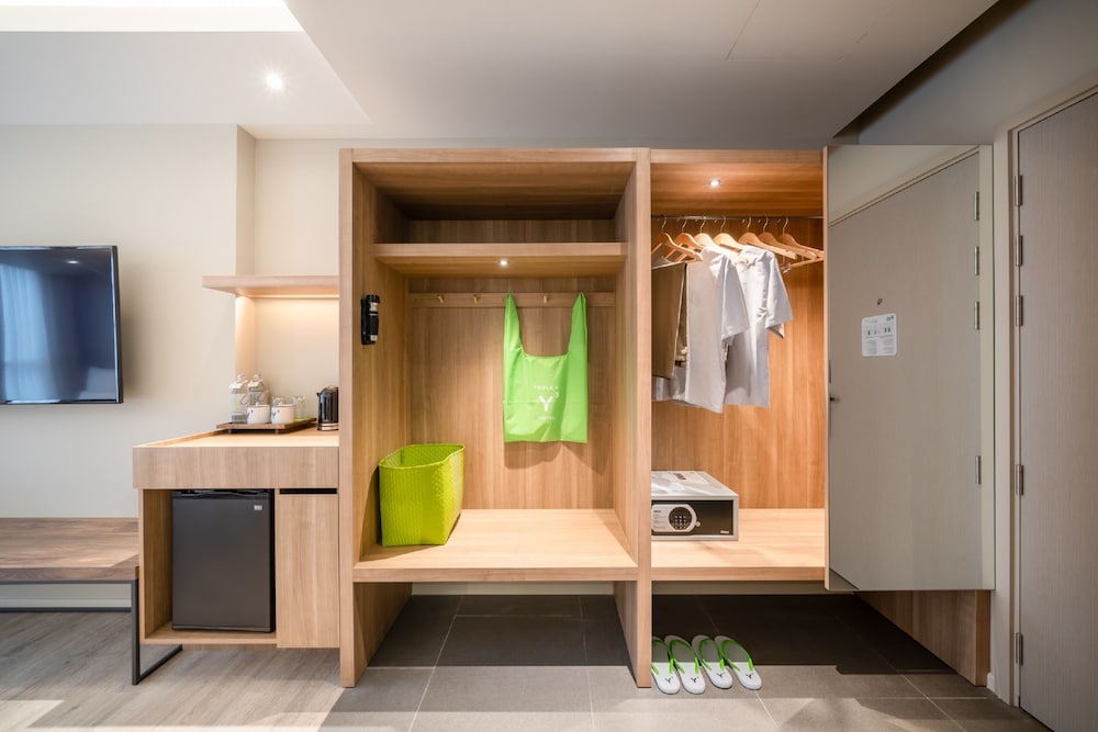 Deluxe Twin Room with City View photo 3