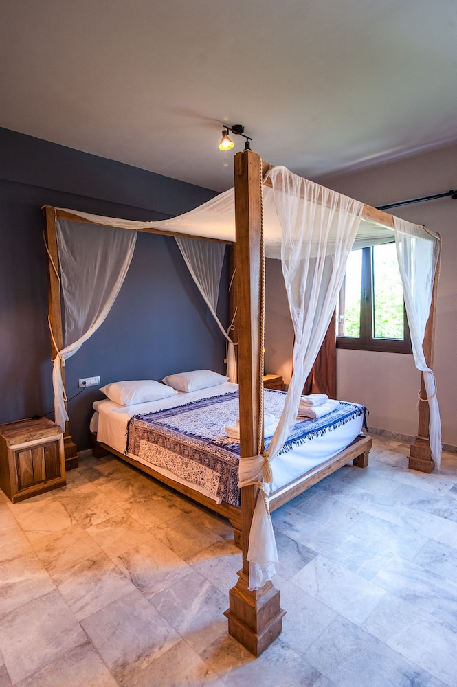 Superior Triple Room, Hot Tub