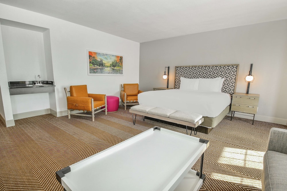 Room, 1 King Bed with Sofa bed, Accessible (Roll-In Shower) photo 2