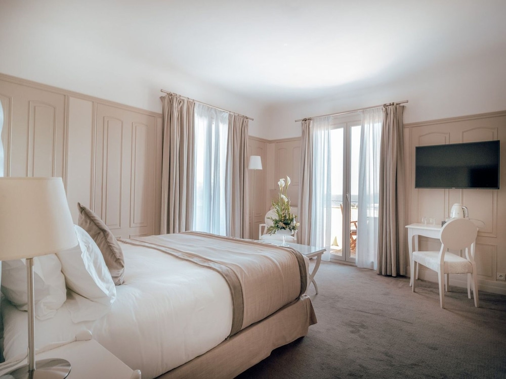 Deluxe Room, Balcony, Sea View - Photo 1