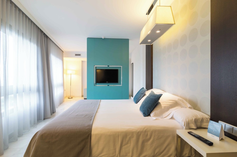 Superior Room, 1 Queen Bed photo 2
