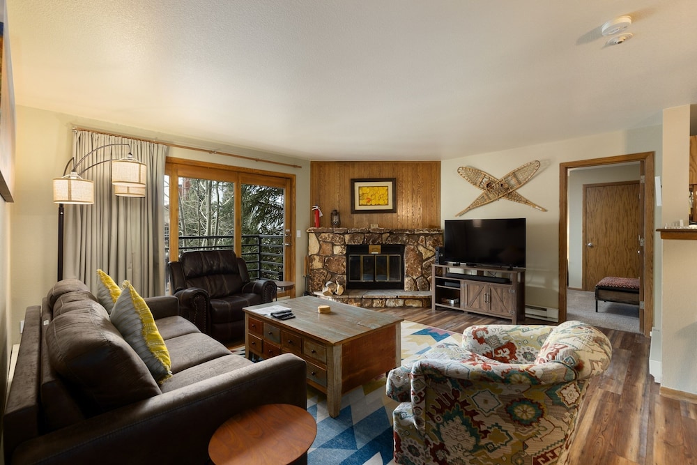 Condo, 2 Bedrooms