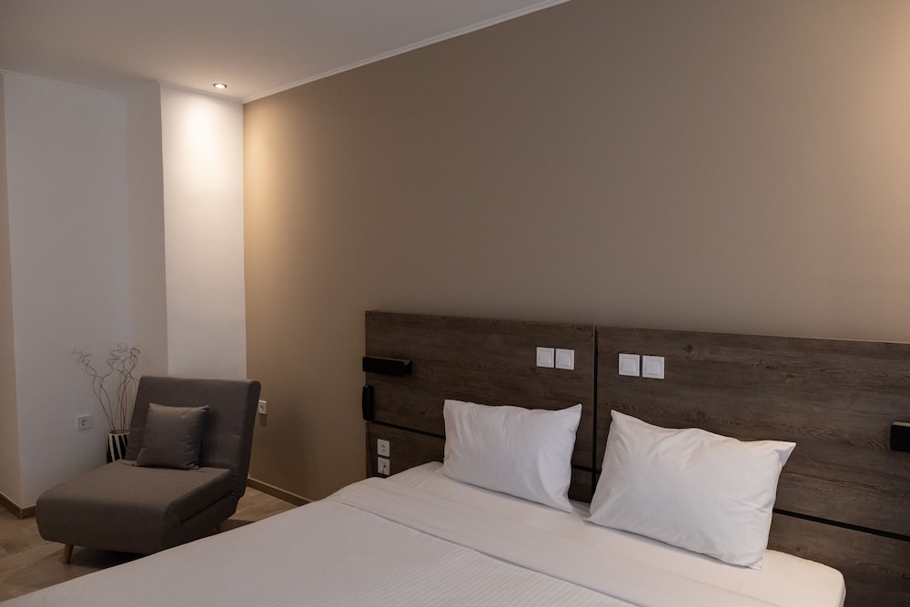 Deluxe Double Room - Photo 13