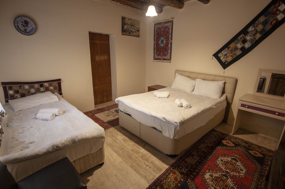 Traditional Double Room, 1 Double Bed, Pool View, Garden Area