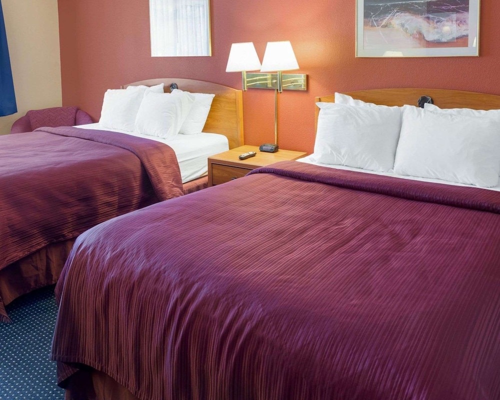Standard Room, 2 Queen Beds, Non Smoking photo 1