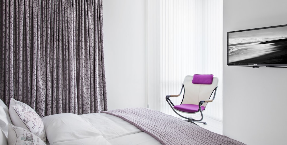 Deluxe Suite, 1 Bedroom, Balcony photo 3