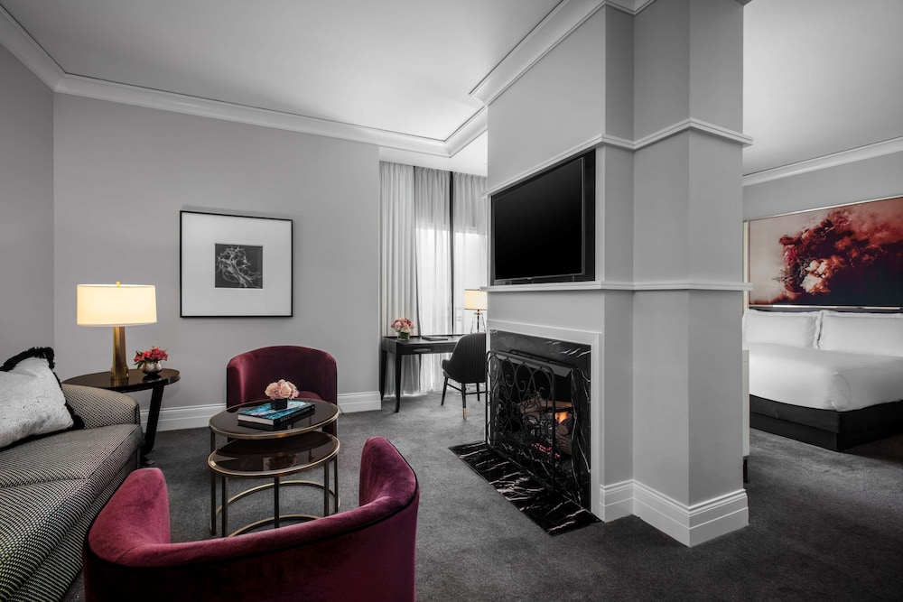 Waldorf Suite, Junior Suite, 1 King Bed, Accessible - Photo 4