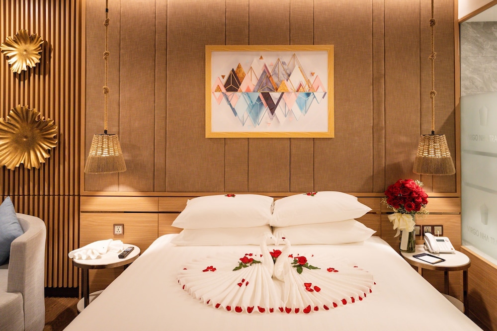 Deluxe Room, Balcony, City View - Photo 4