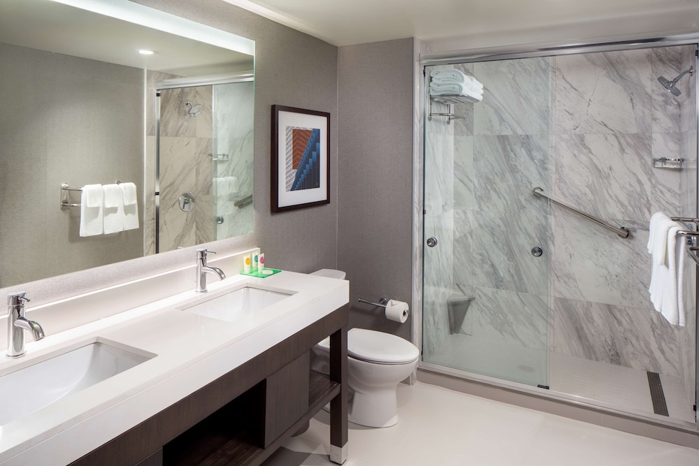 Suite, Multiple Beds - Photo 5
