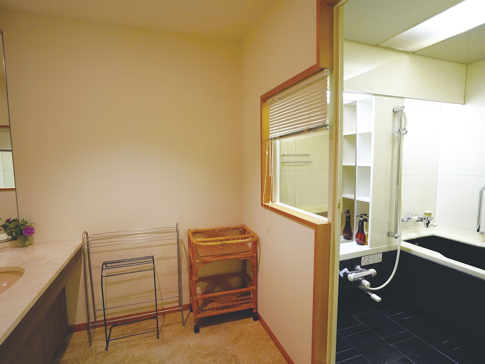 Japanese Western Style Room, Smoking - Photo 6