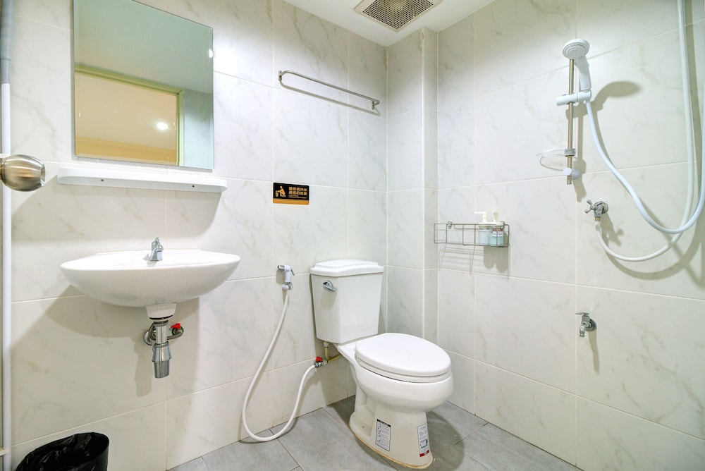 Standard Room without Window (6th Floor) photo 2