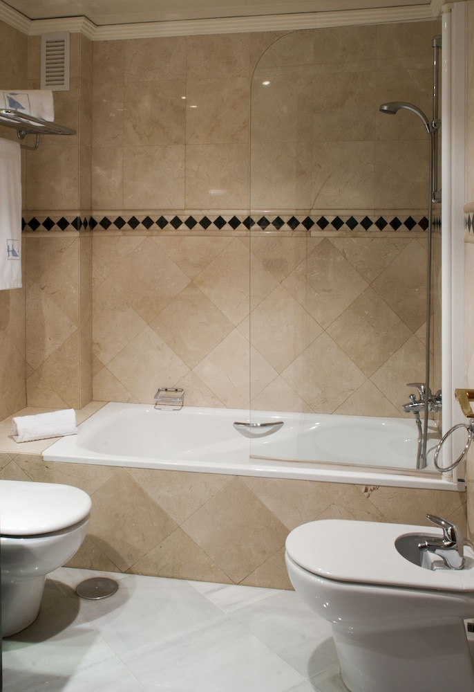 Standard Twin Room, 2 Twin Beds - Photo 8