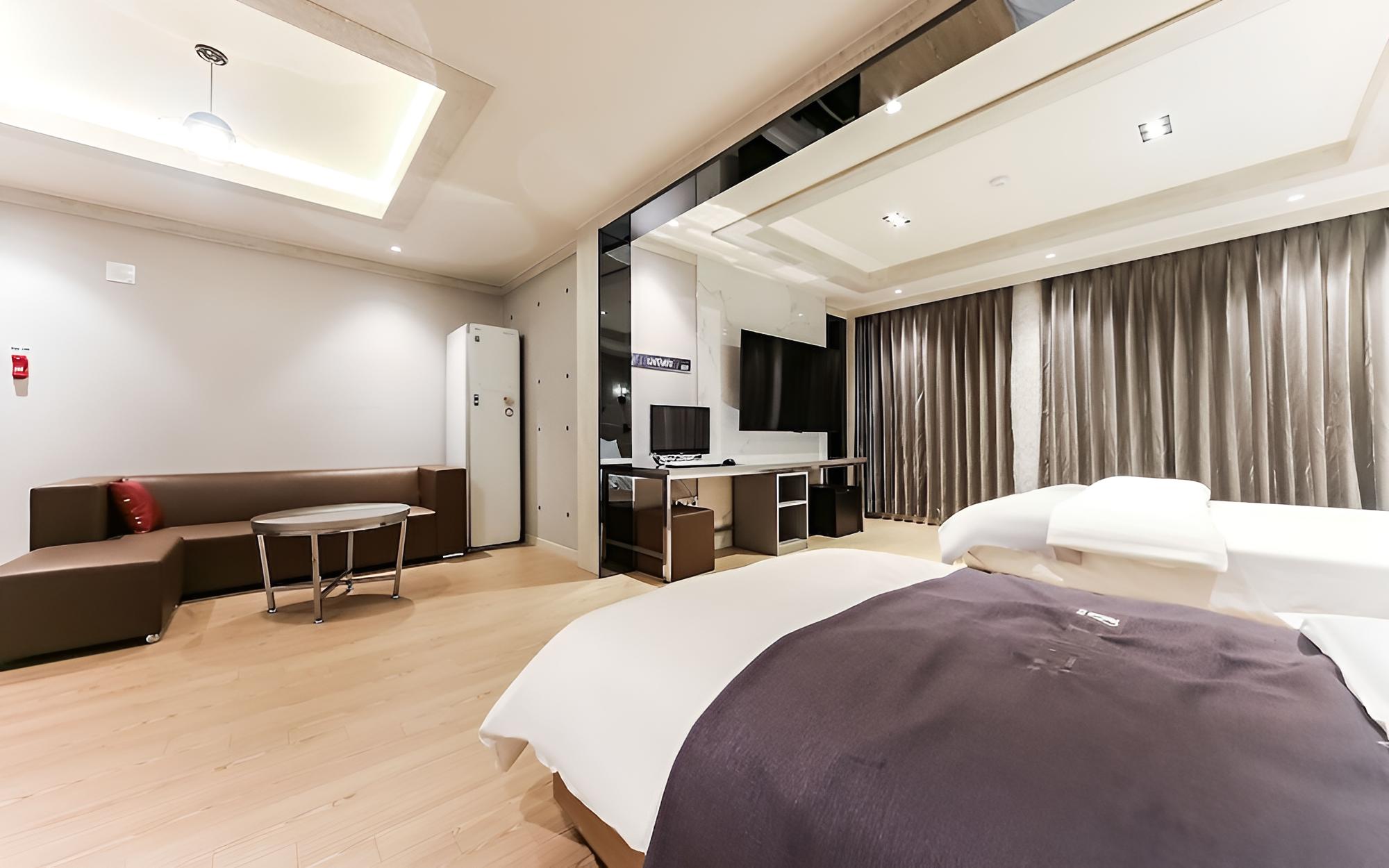 Room (Twin Suite) - Photo 5