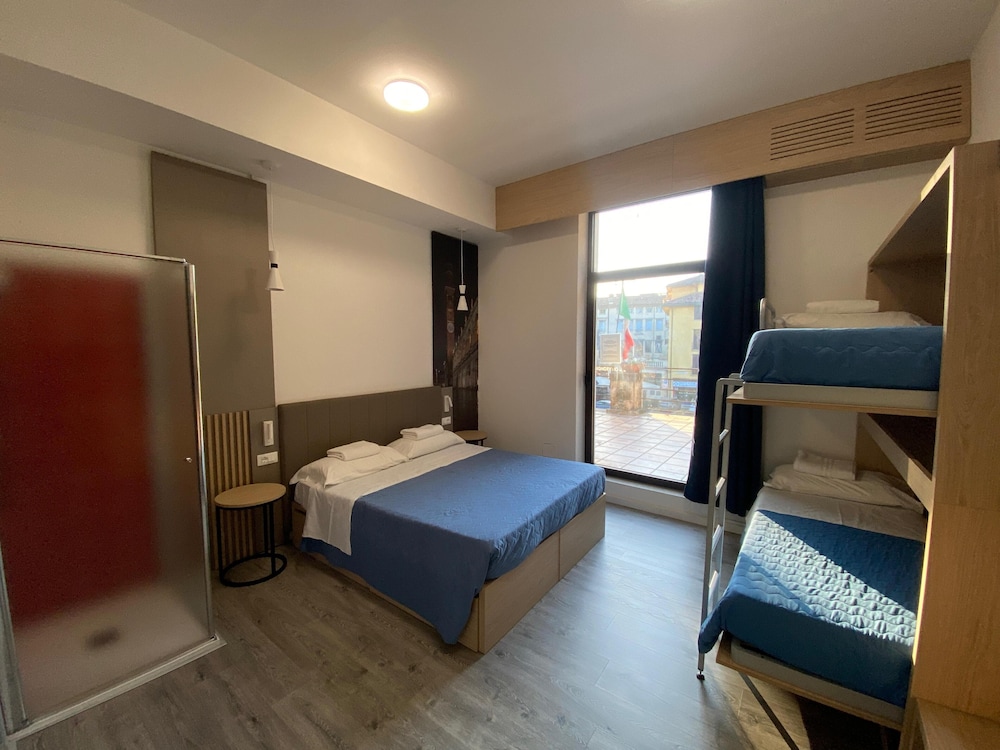 Standard Quadruple Room photo 2