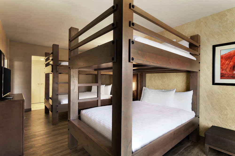 Master Suite, 2 sets of Queen Bunk Beds, Non Smoking