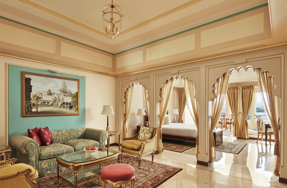 Luxury Suite, Lake View (with Shared Sit-Out) - Photo 2