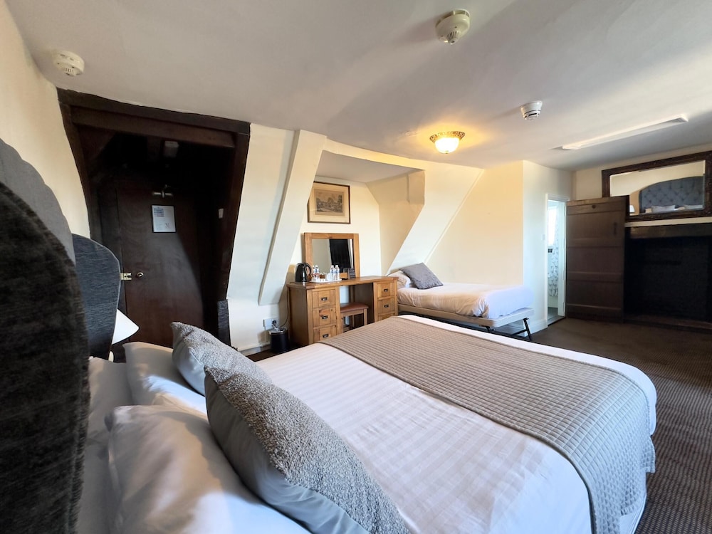 Suite, Accessible, Ensuite - Photo 3