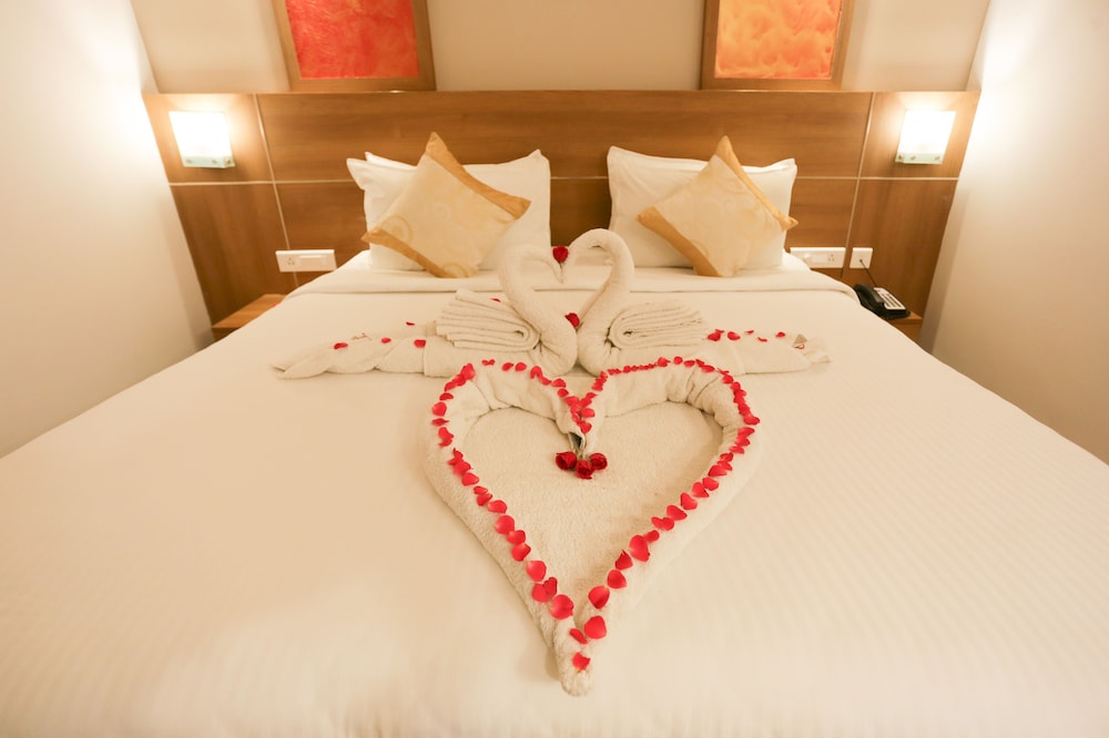 Luxury Suite, 1 King Bed - Photo 3