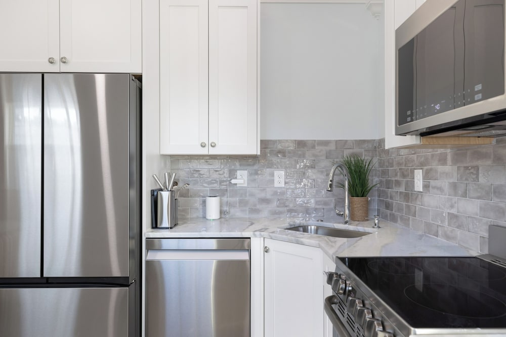 Condo, 1 King Bed, Kitchen photo 2