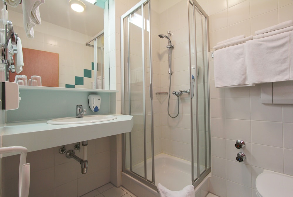 2 Double Rooms with Connecting Door - Photo 4