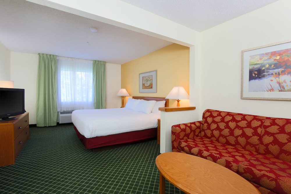 Suite, 1 King Bed with Sofa bed, Non Smoking - Photo 8
