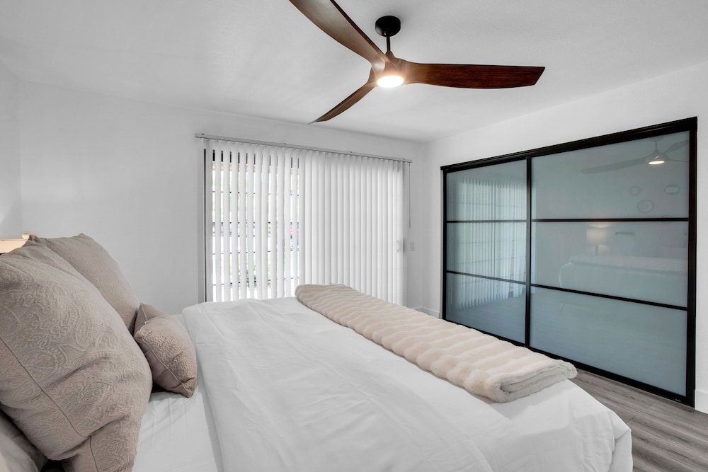 Condo, 1 King Bed, Kitchen, Pool View (Farrell N79)