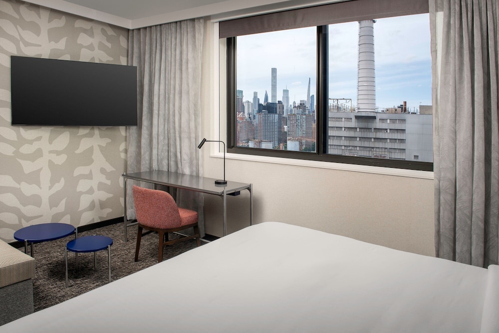 Studio, 1 King Bed with Sofa bed, City View (Mobility/Hearing Access, Roll-In Shwr) - Photo 6