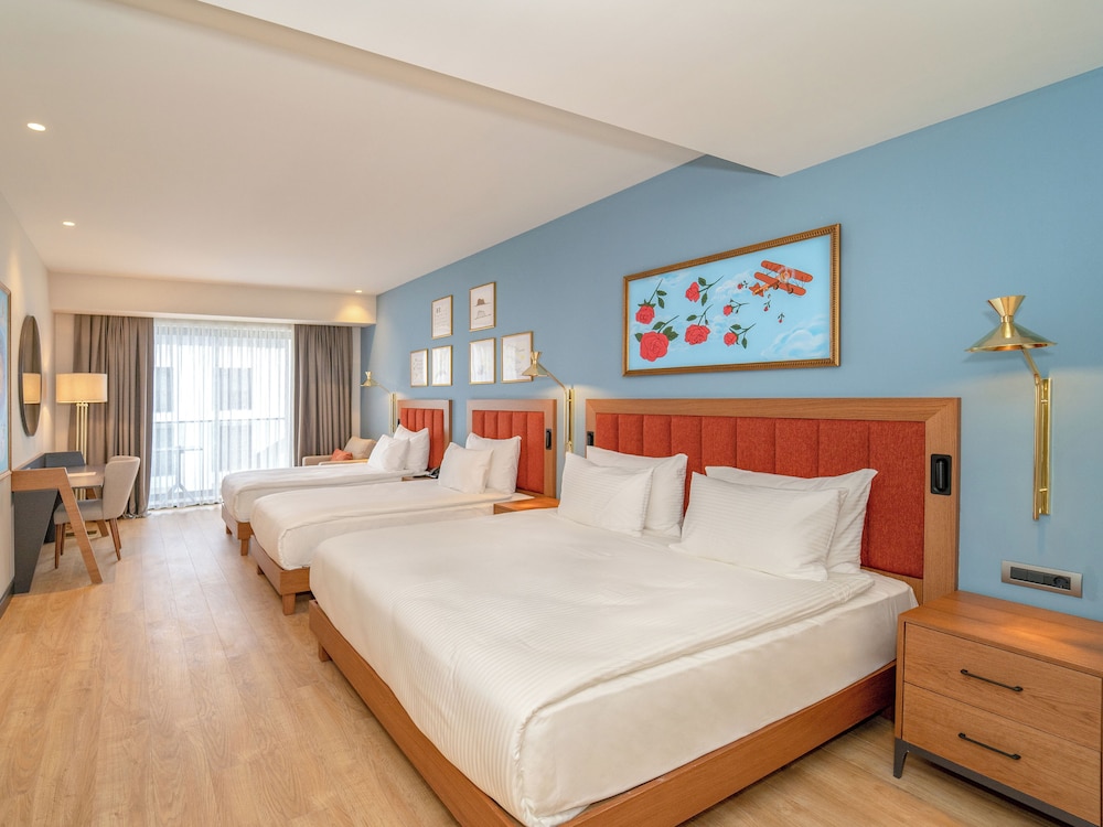 DELUXE LARGE ROOM