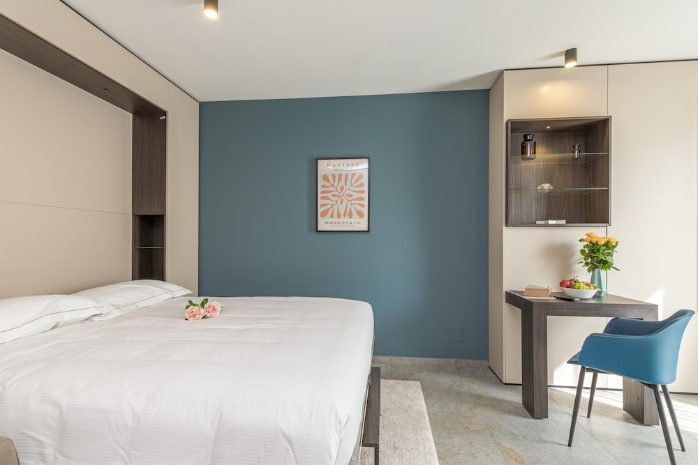 Family Studio (Icon H 504 Suite Micro-Living)