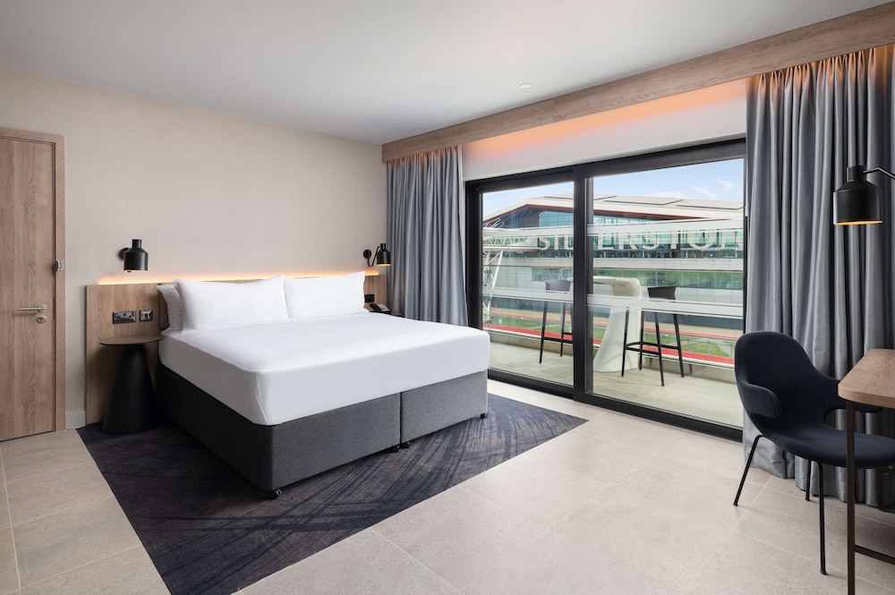 Suite, 1 Bedroom, Balcony photo 3