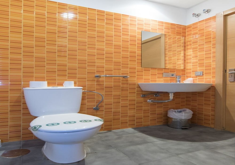 Basic Triple Room, Private Bathroom photo 2