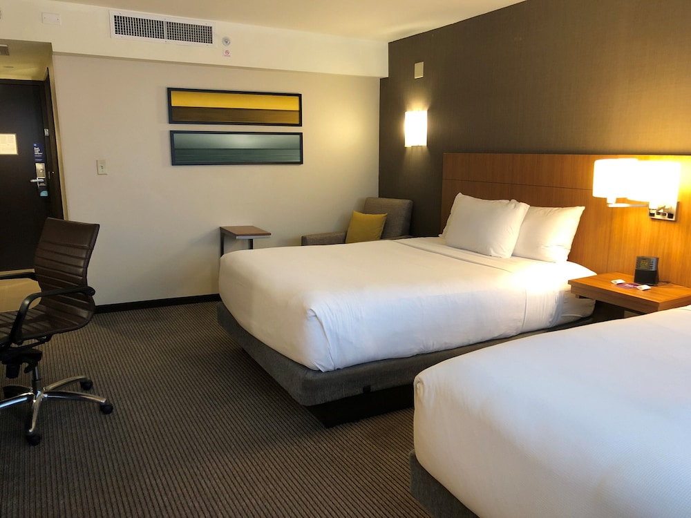 Standard Room, Multiple Beds - Photo 1