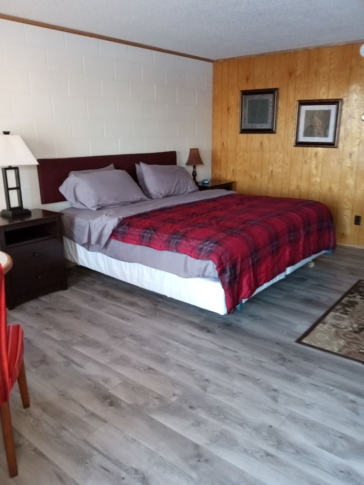 Room, 1 King Bed, Non Smoking, Ground Floor