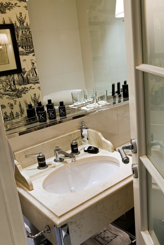 Hôtel Keppler bathroom photo