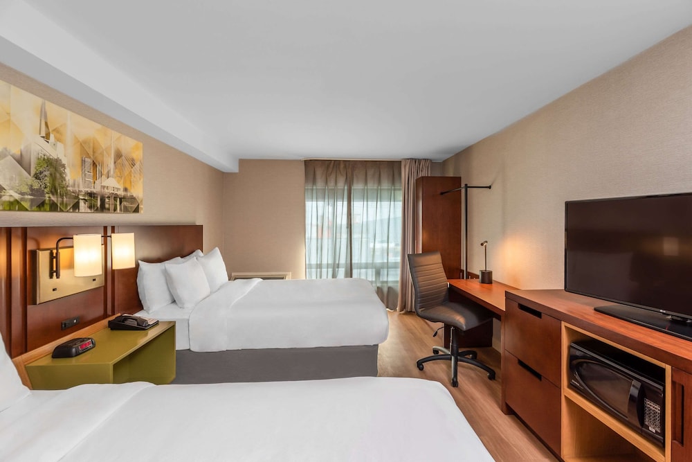 Deluxe Room, 2 Queen Beds, Refrigerator, Ground Floor - Photo 1